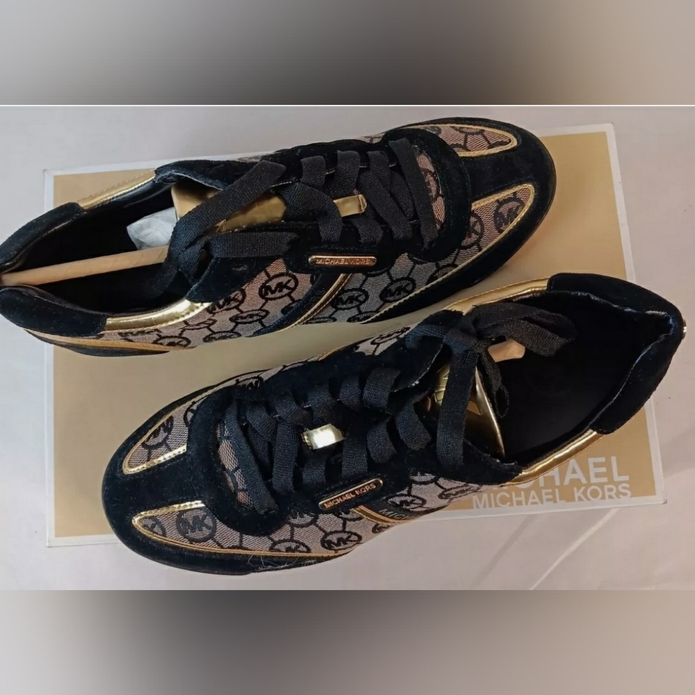 NEW Michael Kors Black And Gold Logo Monogram Jacquared Sneakers Women's 9 M - Picture 4 of 7